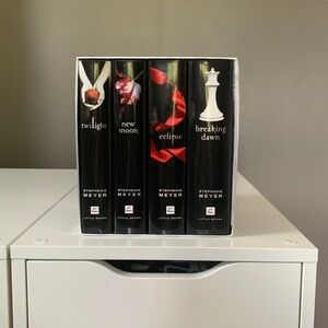 Twilight book collection in box mint condition never opened
